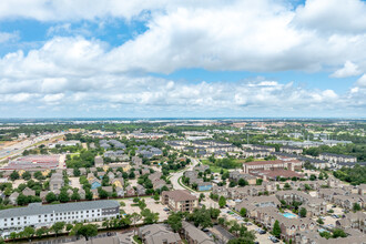 Centre Place Apartments in Denton, TX - Foto de edificio - Building Photo