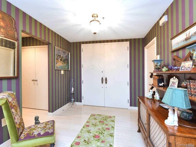 123 Middle Neck Rd in Great Neck, NY - Building Photo - Building Photo