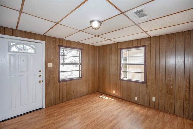 property at 1805 Oriole Dr