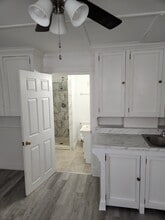 185 Thames St, Unit B-1 in Groton, CT - Foto de edificio - Building Photo