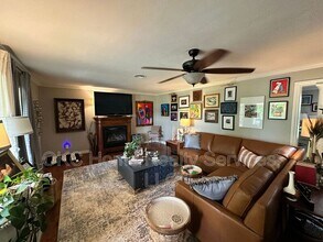 607 Garth Brooks Blvd in Yukon, OK - Building Photo - Building Photo