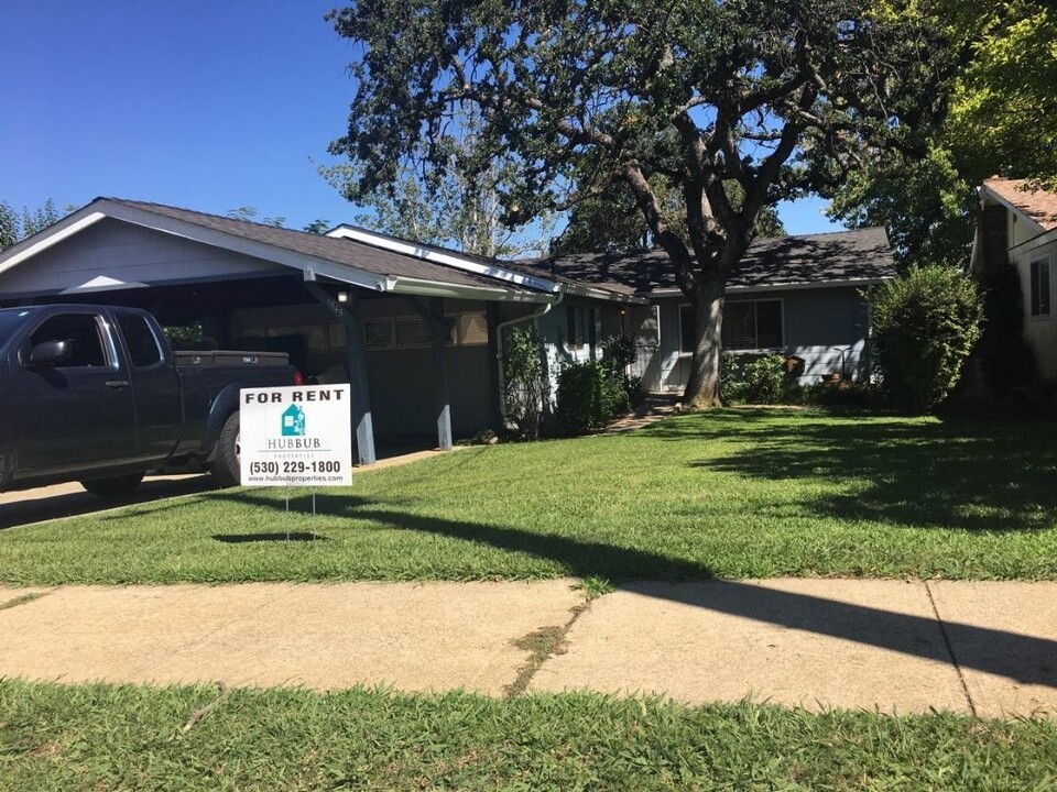 1545 Oak St in Redding, CA - Foto de edificio