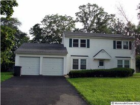 330 Barcelona Dr in Toms River, NJ - Building Photo