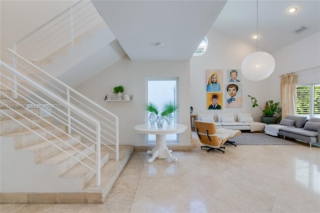 property at 525 Ridgewood Rd