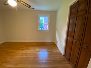 1599 Early St in Sandston, VA - Foto de edificio - Building Photo