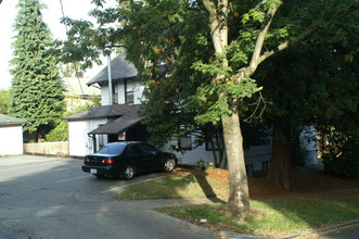 5201 19th Ave NE in Seattle, WA - Foto de edificio - Building Photo