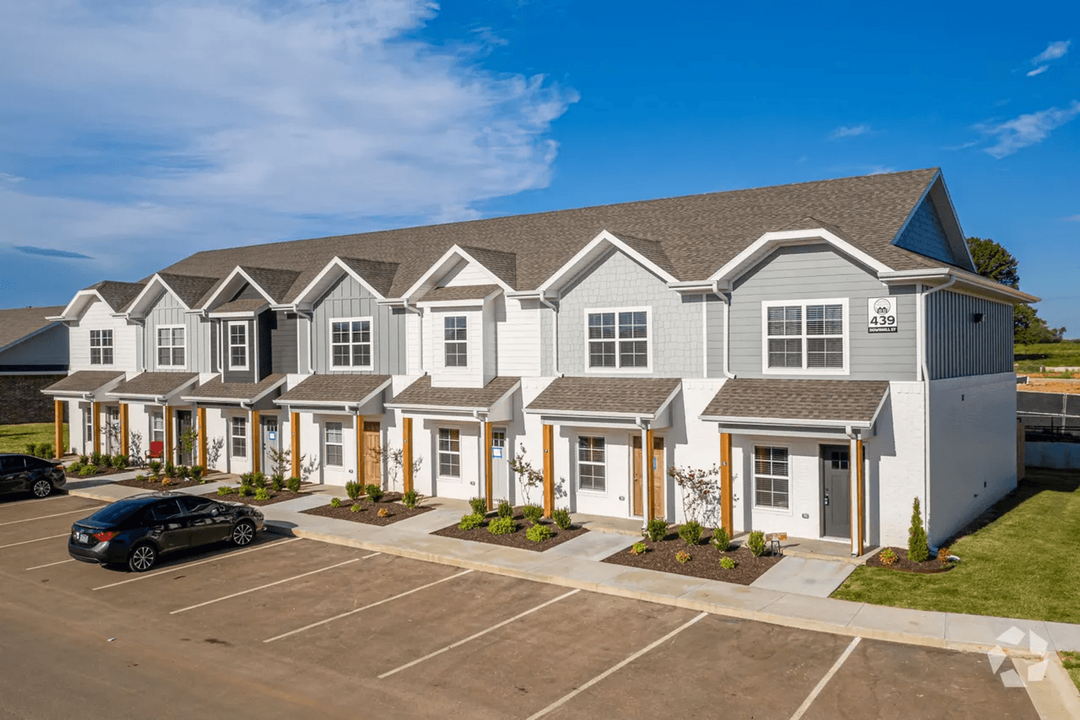 Sycamore Heights Townhomes in Tontitown, AR - Foto de edificio