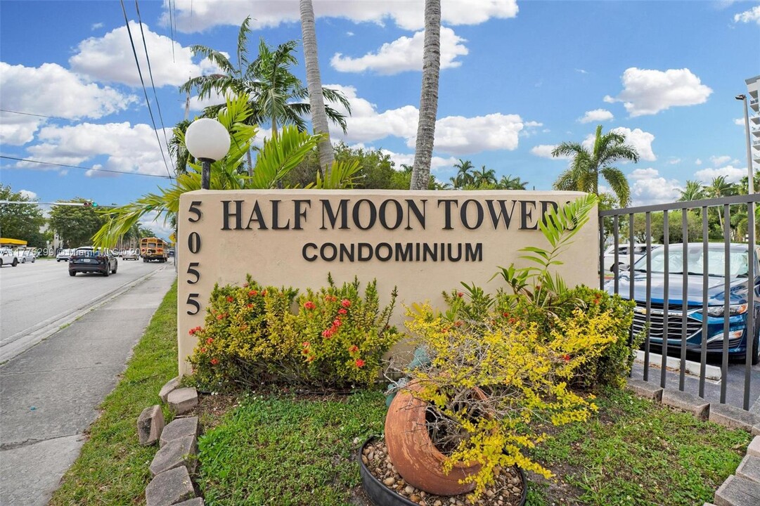 5055 NW 7th St in Miami, FL - Building Photo