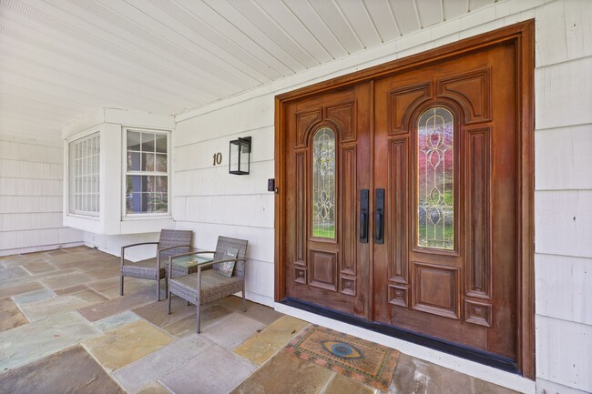 10 Old Forge Rd in Greenwich, CT - Building Photo - Building Photo
