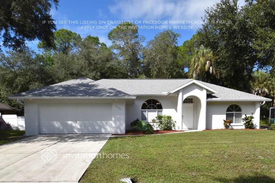 4527 Alametos Terrace in North Port, FL - Building Photo