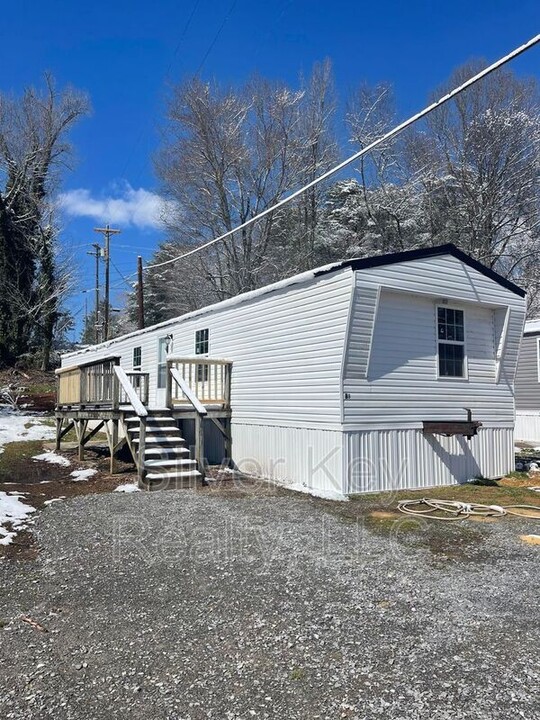 1004 S Jackson St in Athens, TN - Building Photo