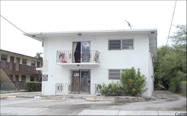 1040 SW 4th St in Miami, FL - Building Photo - Building Photo