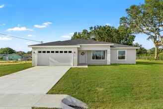 38 Maple Ln in Ocklawaha, FL - Building Photo - Building Photo