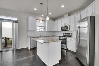 29W710 Everton Dr in Warrenville, IL - Building Photo - Building Photo