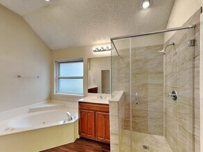6937 Meandering Creek Ln in Fort Worth, TX - Building Photo - Building Photo