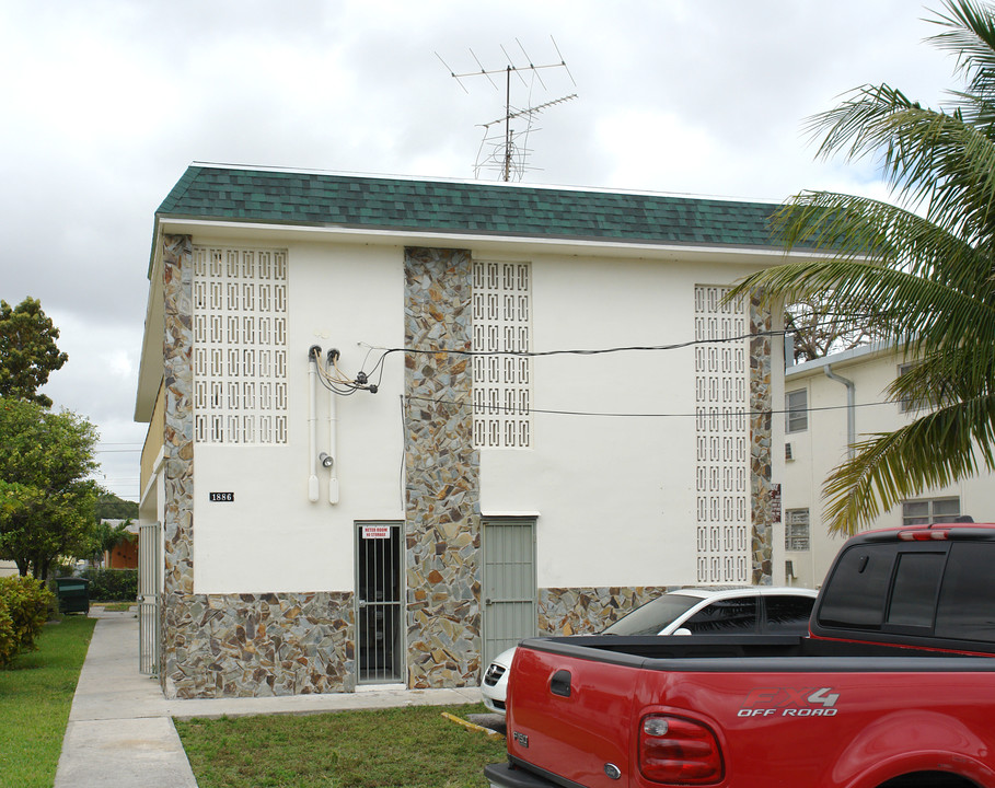 1886-1888 NW 22nd Ct in Miami, FL - Building Photo