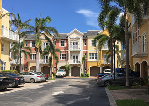 Vintage at Lighhouse Point in Lighthouse Point, FL - Foto de edificio - Building Photo