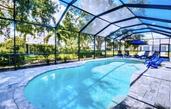 2541 SW 13th Ave in Cape Coral, FL - Building Photo - Building Photo