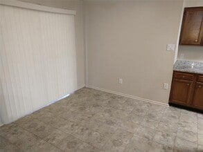 1929 Lost Creek Dr in Arlington, TX - Building Photo - Building Photo