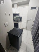 33 Elm Dr W in Mississauga, ON - Building Photo - Building Photo