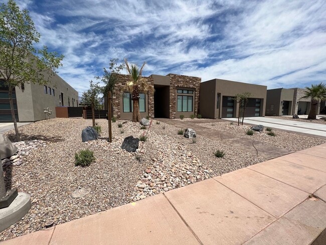 5294 West 3200 South in Hurricane, UT - Building Photo - Building Photo