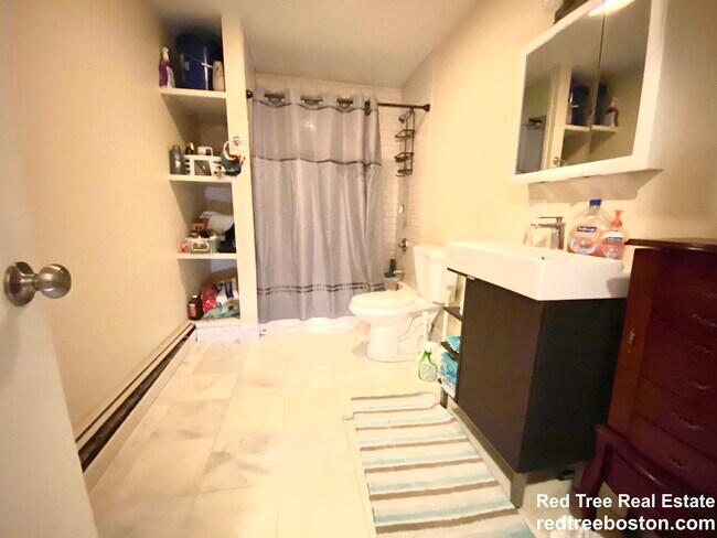 238 Everett St, Unit 1 in Boston, MA - Building Photo - Building Photo