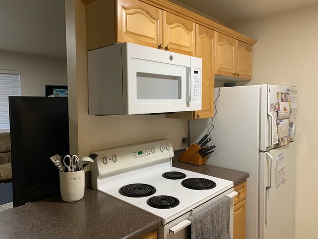 577 North 100 West #103, Unit Pines Condo Student Shared room contract in Provo, UT - Building Photo - Building Photo