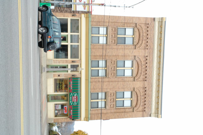 1216-1218 7th Ave in Beaver Falls, PA - Foto de edificio - Building Photo