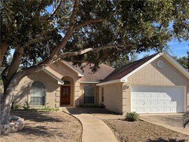 28 S 32nd St in McAllen, TX - Building Photo