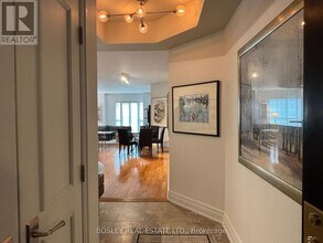 38-638 Avenue Rd in Toronto, ON - Building Photo - Building Photo