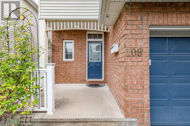 108 Milner Downs Crescent in Ottawa, ON - Building Photo - Building Photo