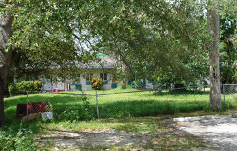 8440 NE 1st Ave in Miami, FL - Building Photo - Building Photo