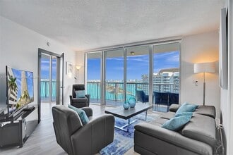 1750 N Bayshore Dr, Unit 3802 in Miami, FL - Building Photo - Building Photo