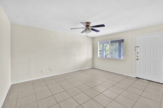 Sterling Oak Apartments in Weslaco, TX - Foto de edificio - Building Photo