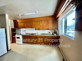 11610 124 St in Edmonton, AB - Building Photo