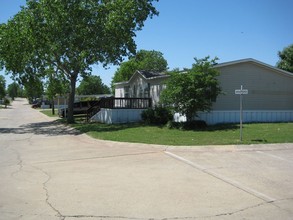 Willow Terrace in Fort Worth, TX - Building Photo - Building Photo