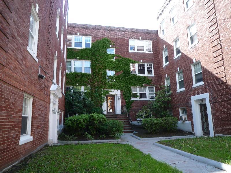 115 Longwood Ave, Unit #6 in Brookline, MA - Building Photo