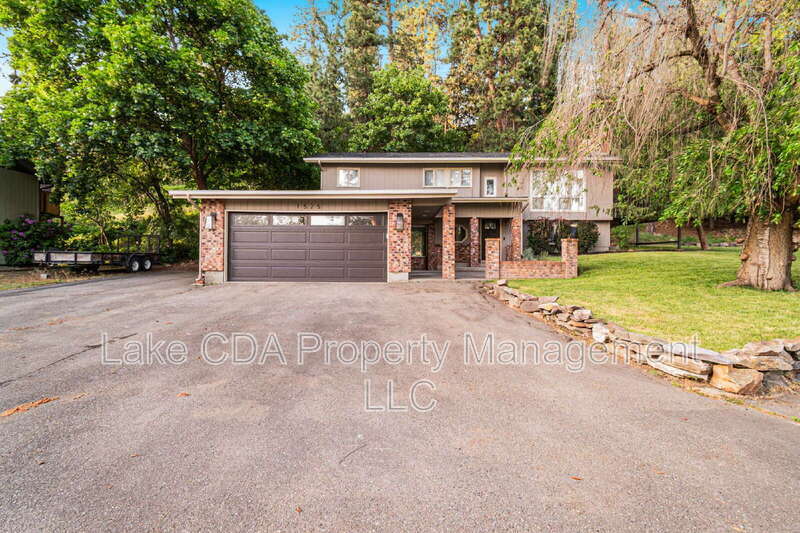 1525 E Woodland Dr in Dalton Gardens, ID - Building Photo