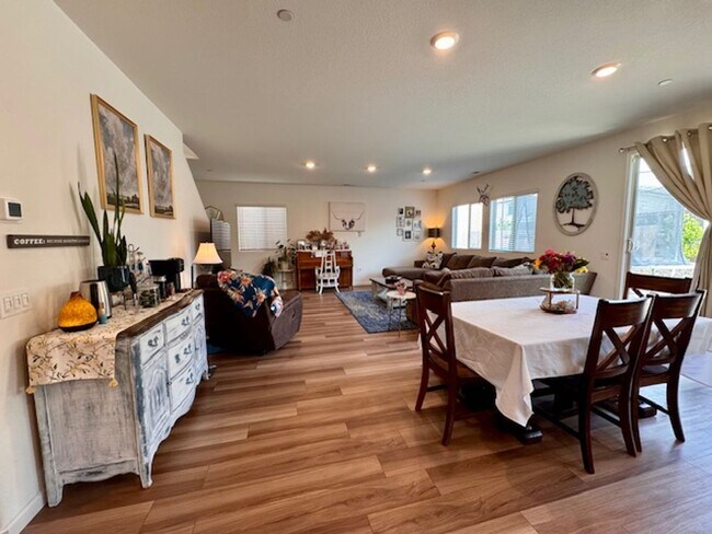 12767 Scholarly Wy in Rancho Cordova, CA - Building Photo - Building Photo