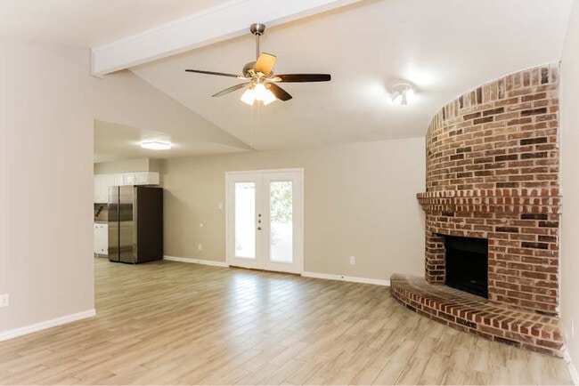 6227 Hott Springs Dr in Arlington, TX - Foto de edificio - Building Photo