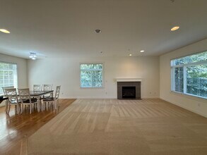 15200 NE 15th Pl in Bellevue, WA - Building Photo - Building Photo