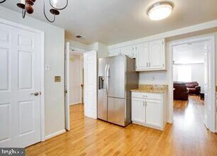 8931 Park Forest Dr in Springfield, VA - Building Photo - Building Photo