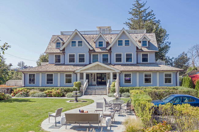 Harbour House at Greenwich Point