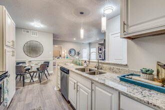 Estates at Las Colinas in Irving, TX - Building Photo - Building Photo