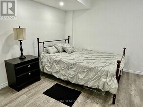 95 Medland Ave in Whitby, ON - Building Photo - Building Photo