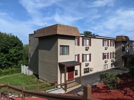 107 Treetop Cir in Laconia, NH - Building Photo