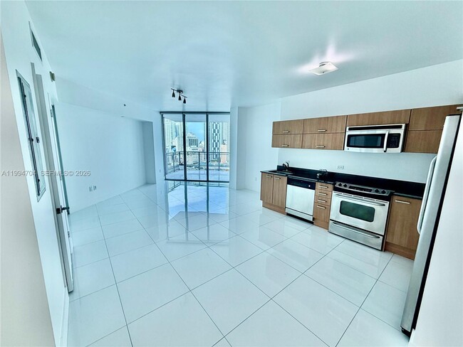 350 S Miami Ave, Unit 1907 in Miami, FL - Foto de edificio - Building Photo