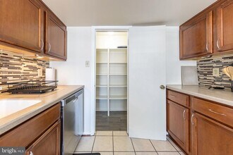 4333 Cedarlake Ct in Alexandria, VA - Building Photo - Building Photo