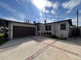 13215 Hindry Ave in Hawthorne, CA - Building Photo