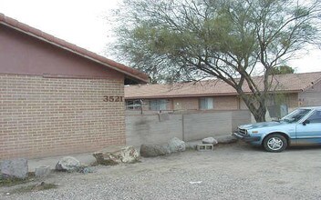 Flowing Wells Apartments in Tucson, AZ - Building Photo - Building Photo